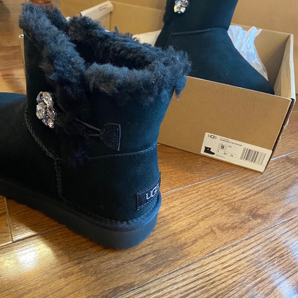 NWT UGG W Mini Bailey Button Gem in Black - Picture 6 of 6